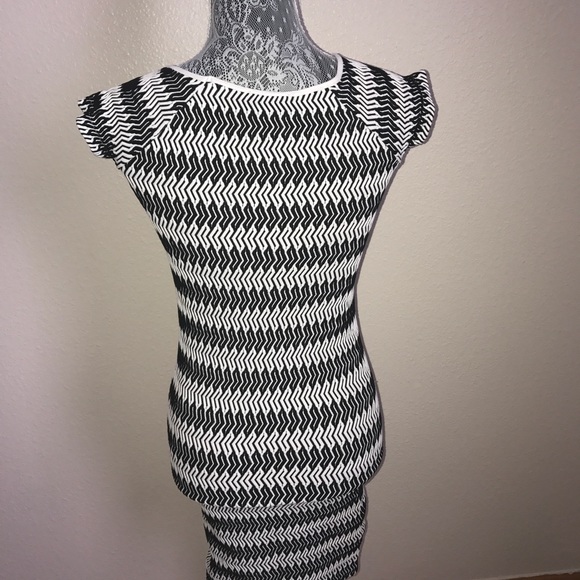 Bebe black and white bodycon dress - Picture 2 of 5